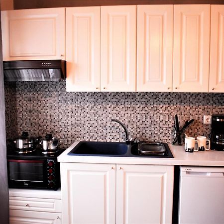 Cozy And Modern Apartment โคโมทินี ภายนอก รูปภาพ
