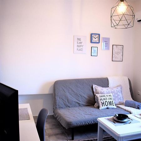 Cozy And Modern Apartment โคโมทินี ภายนอก รูปภาพ