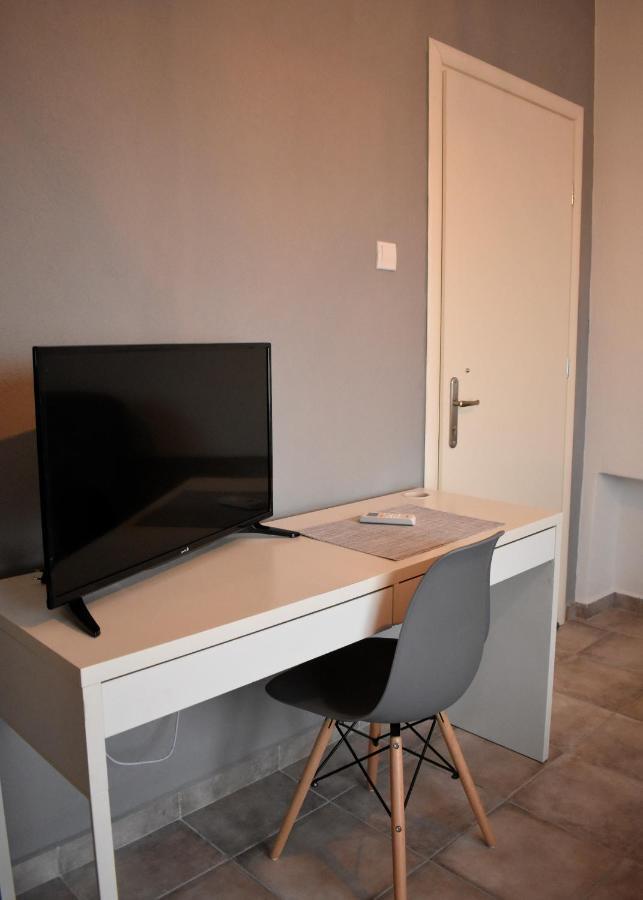 Cozy And Modern Apartment โคโมทินี ภายนอก รูปภาพ