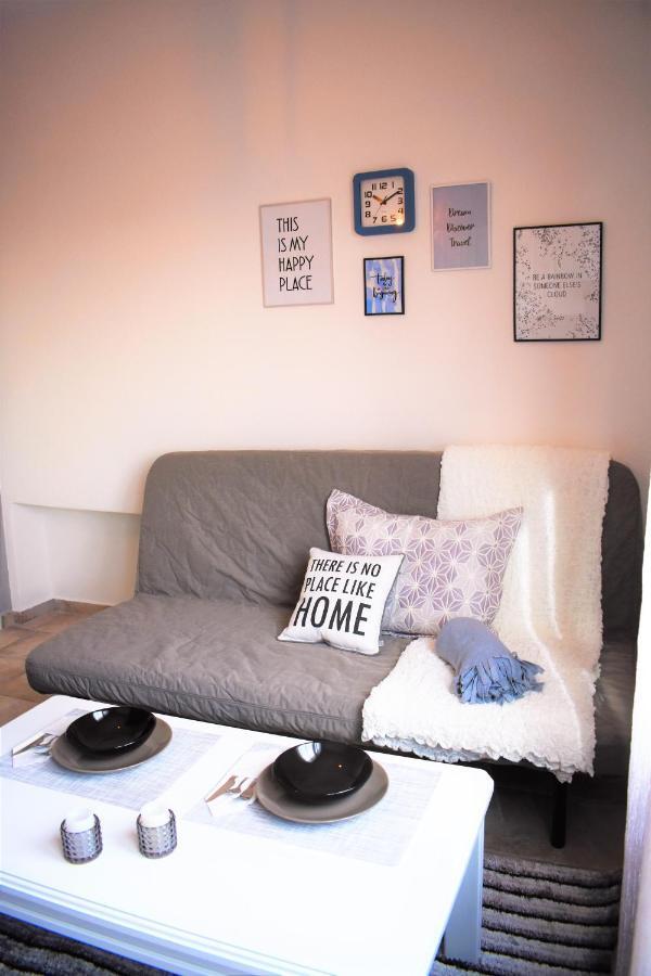Cozy And Modern Apartment โคโมทินี ภายนอก รูปภาพ