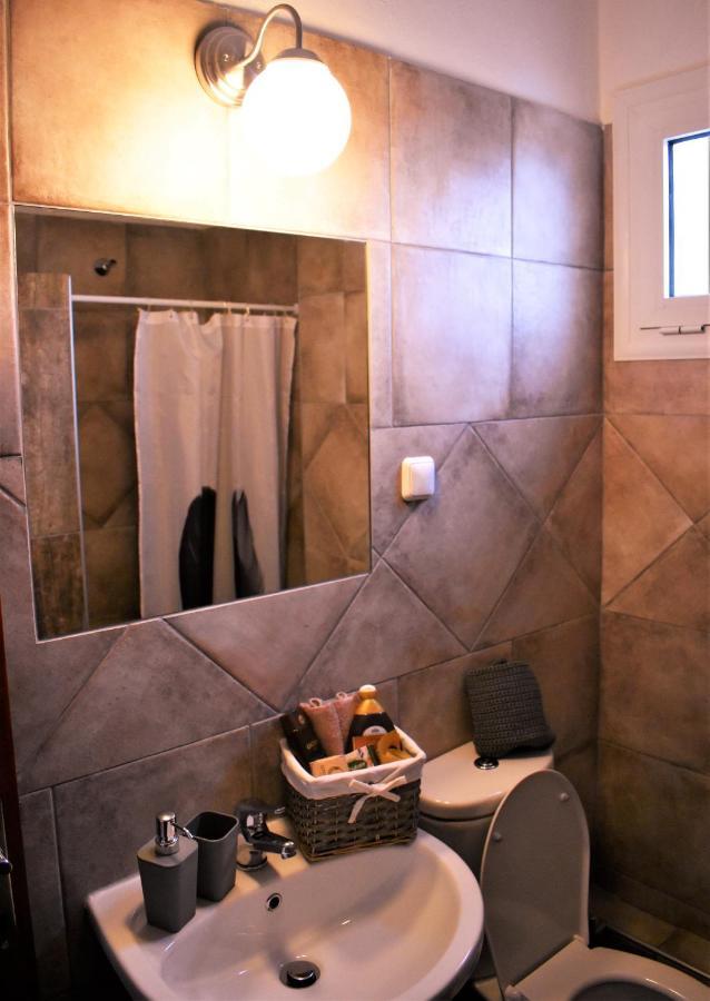 Cozy And Modern Apartment โคโมทินี ภายนอก รูปภาพ