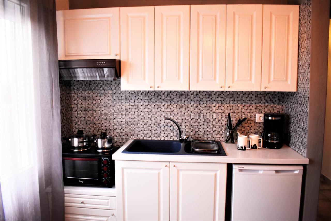 Cozy And Modern Apartment โคโมทินี ภายนอก รูปภาพ