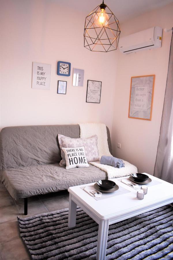 Cozy And Modern Apartment โคโมทินี ภายนอก รูปภาพ