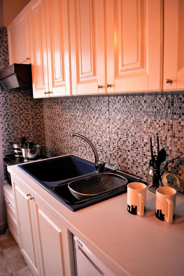 Cozy And Modern Apartment โคโมทินี ภายนอก รูปภาพ